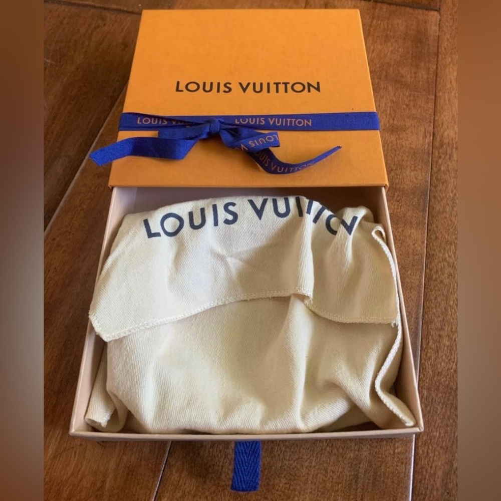 LV Initiales Reversible Belt, size 34” - Picture 3 of 7
